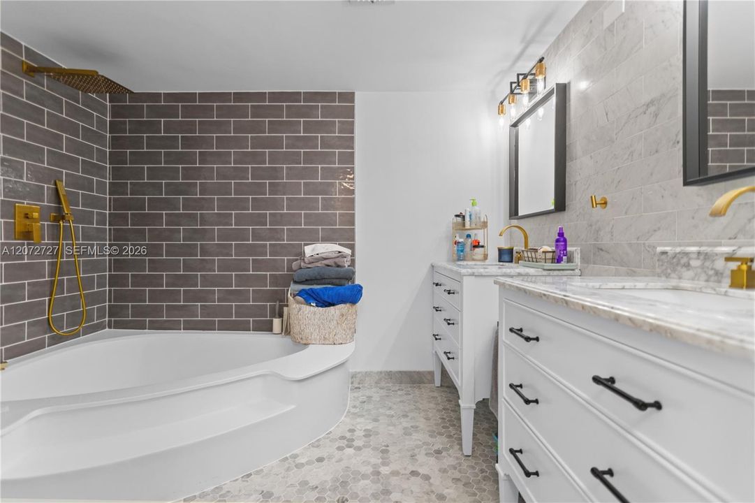 В аренду: $4,300 (2 спален, 2 ванн, 1520 Квадратных фут)