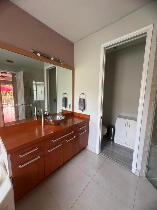 For Sale: $949,900 (4 beds, 2 baths, 2702 Square Feet)