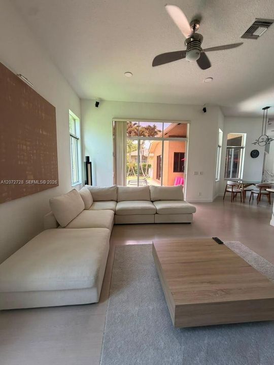 For Sale: $949,900 (4 beds, 2 baths, 2702 Square Feet)