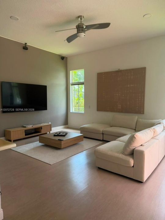 For Sale: $949,900 (4 beds, 2 baths, 2702 Square Feet)