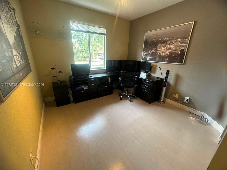 For Sale: $949,900 (4 beds, 2 baths, 2702 Square Feet)