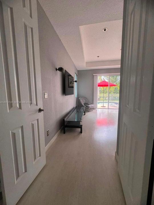 For Sale: $949,900 (4 beds, 2 baths, 2702 Square Feet)