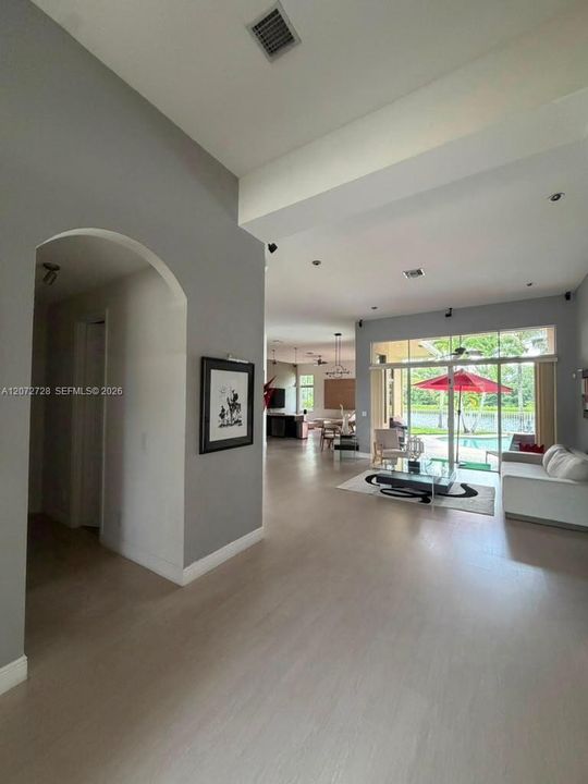 For Sale: $949,900 (4 beds, 2 baths, 2702 Square Feet)