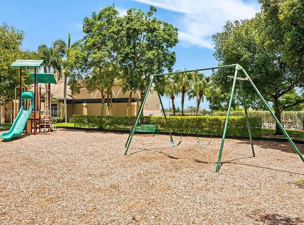 For Sale: $949,900 (4 beds, 2 baths, 2702 Square Feet)