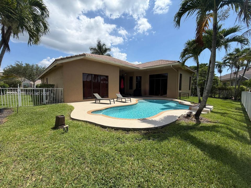 For Sale: $949,900 (4 beds, 2 baths, 2702 Square Feet)