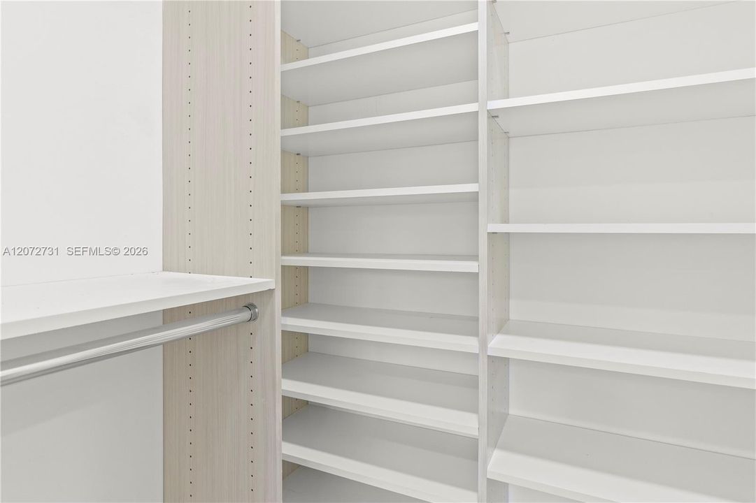 На продажу: $190,000 (2 спален, 2 ванн, 949 Квадратных фут)