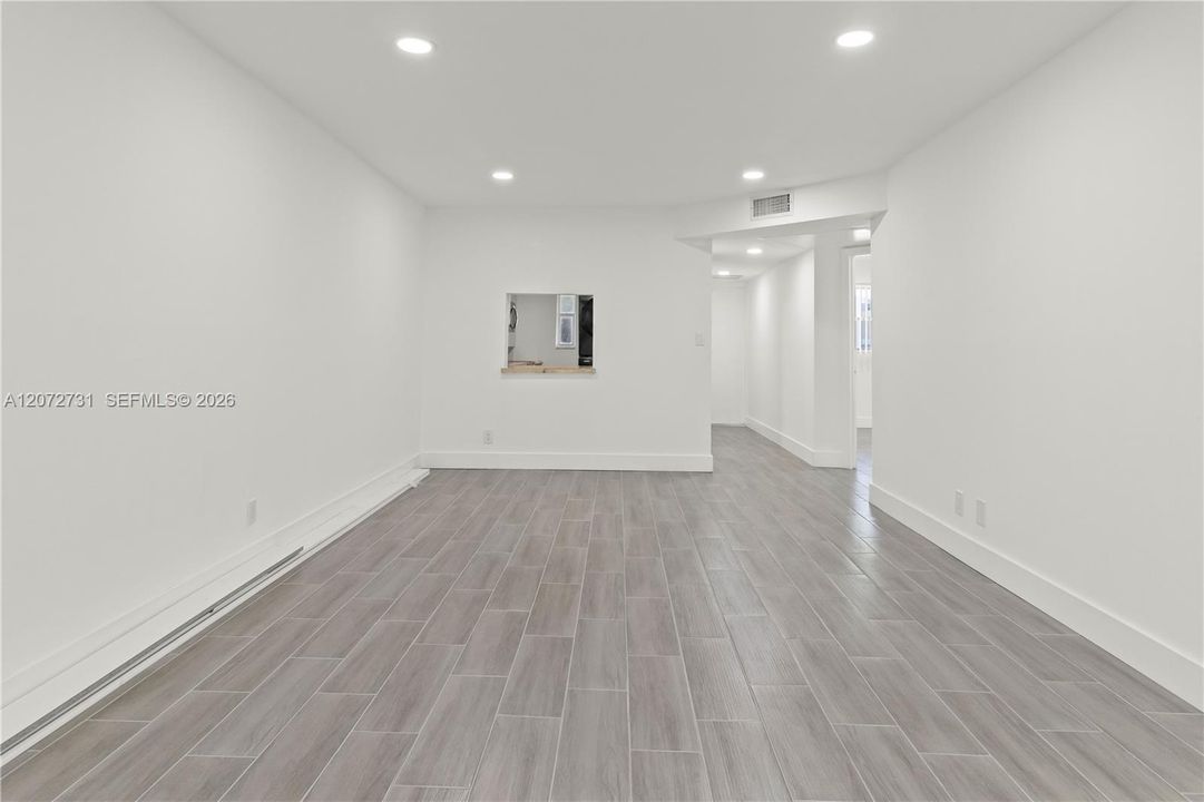 На продажу: $190,000 (2 спален, 2 ванн, 949 Квадратных фут)