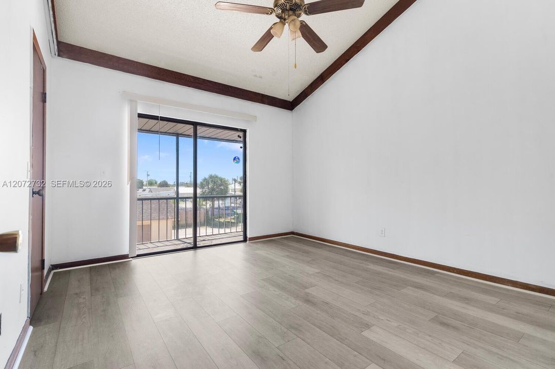 For Rent: $1,375 (2 beds, 1 baths, 800 Square Feet)
