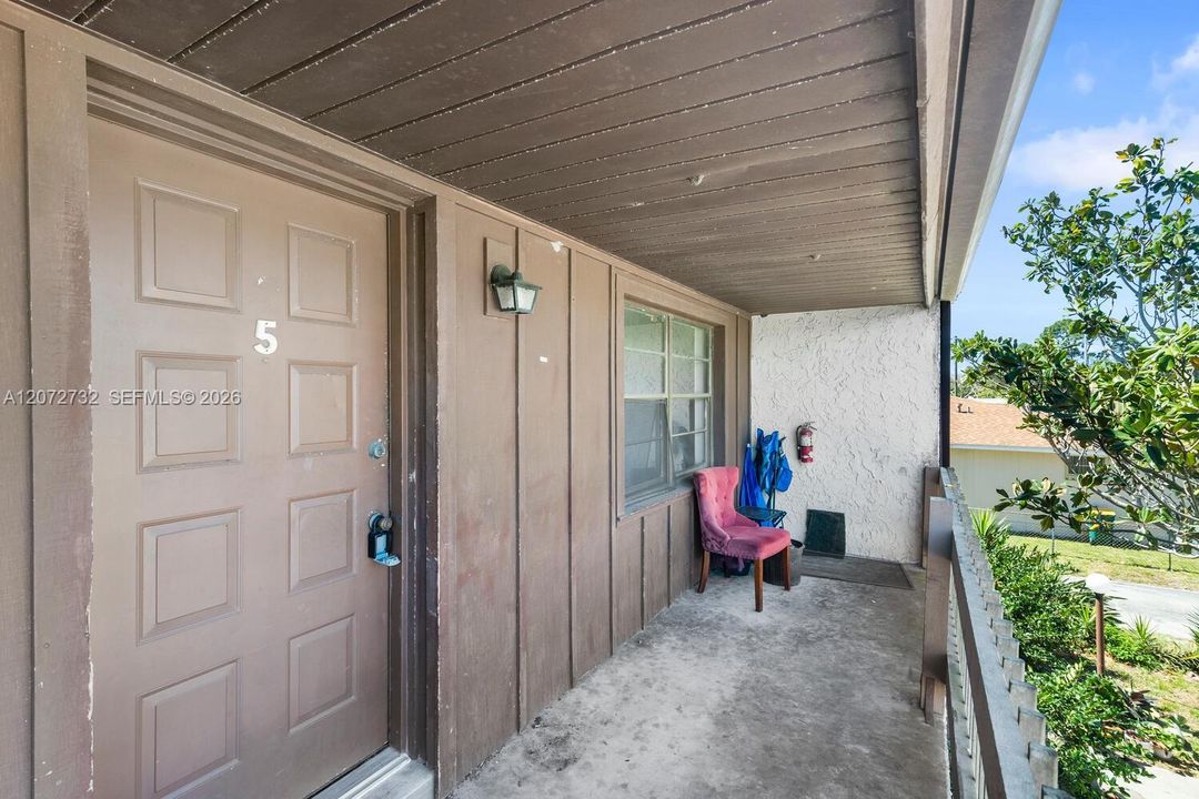 For Rent: $1,375 (2 beds, 1 baths, 800 Square Feet)