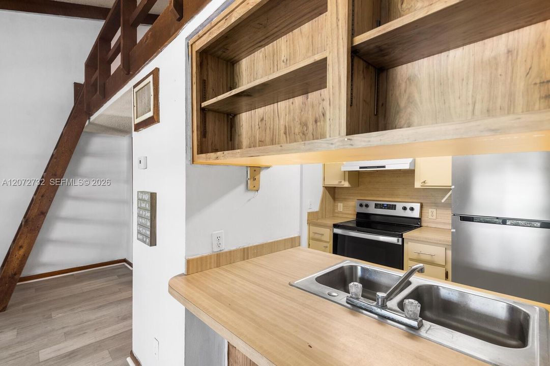For Rent: $1,375 (2 beds, 1 baths, 800 Square Feet)