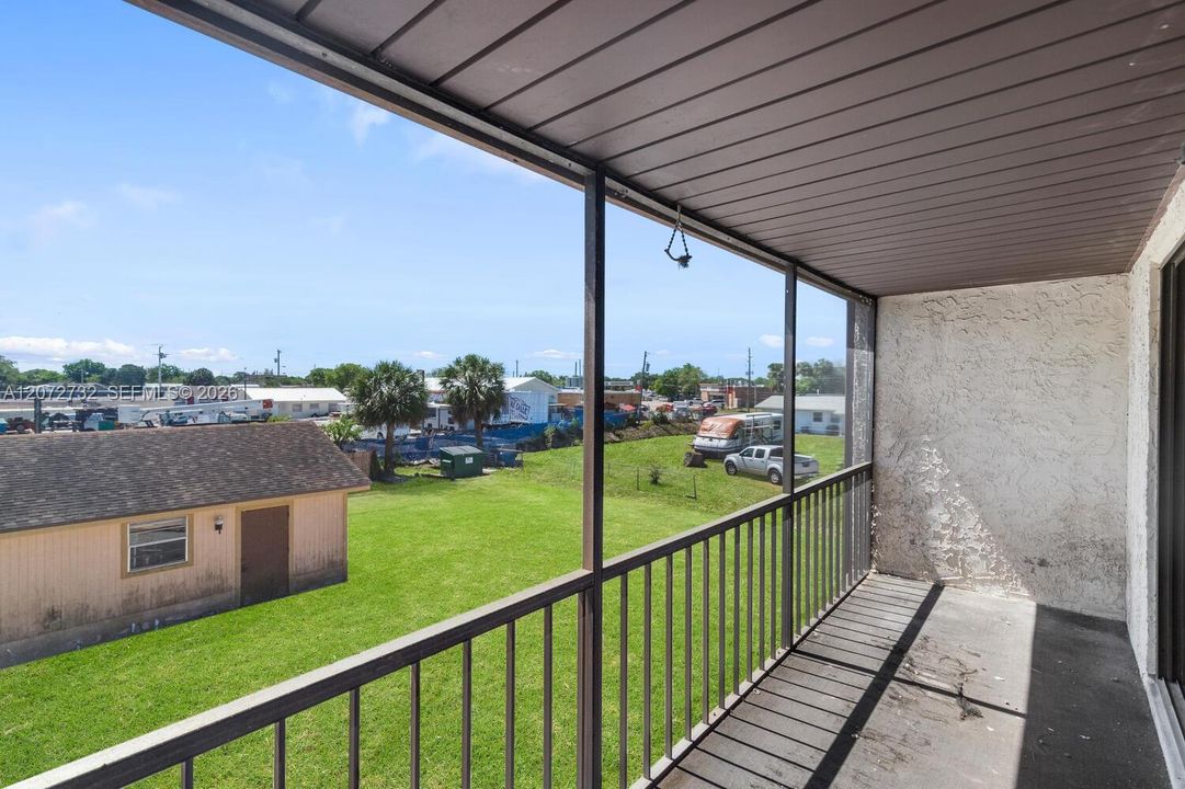 For Rent: $1,375 (2 beds, 1 baths, 800 Square Feet)