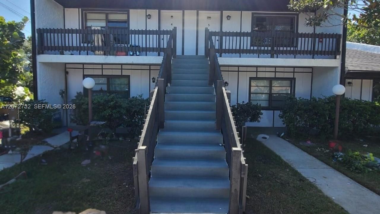 For Rent: $1,375 (2 beds, 1 baths, 800 Square Feet)