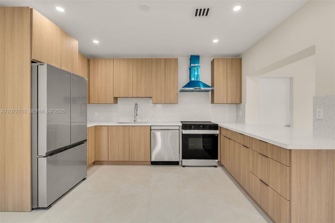 For Sale: $650,000 (3 beds, 2 baths, 1136 Square Feet)