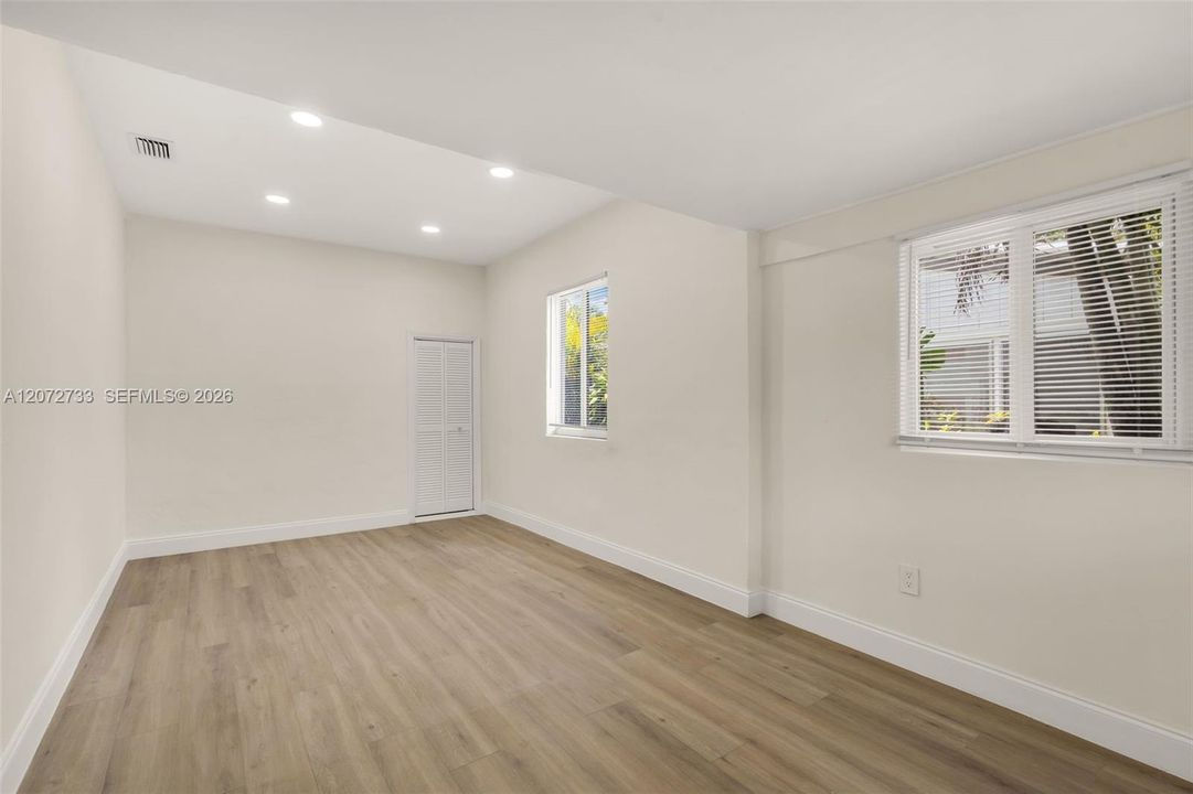 For Sale: $650,000 (3 beds, 2 baths, 1136 Square Feet)