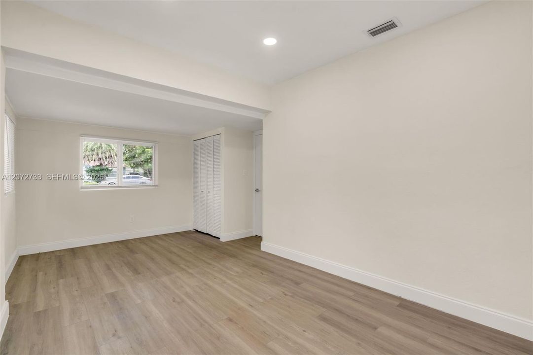 For Sale: $650,000 (3 beds, 2 baths, 1136 Square Feet)