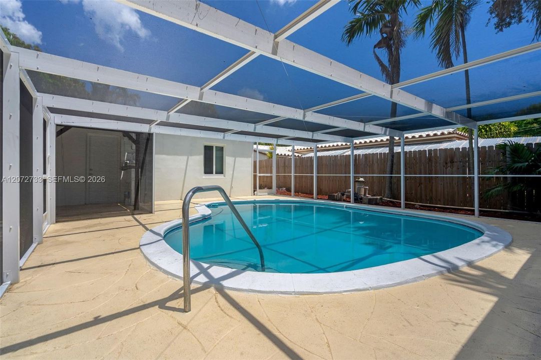 For Sale: $650,000 (3 beds, 2 baths, 1136 Square Feet)