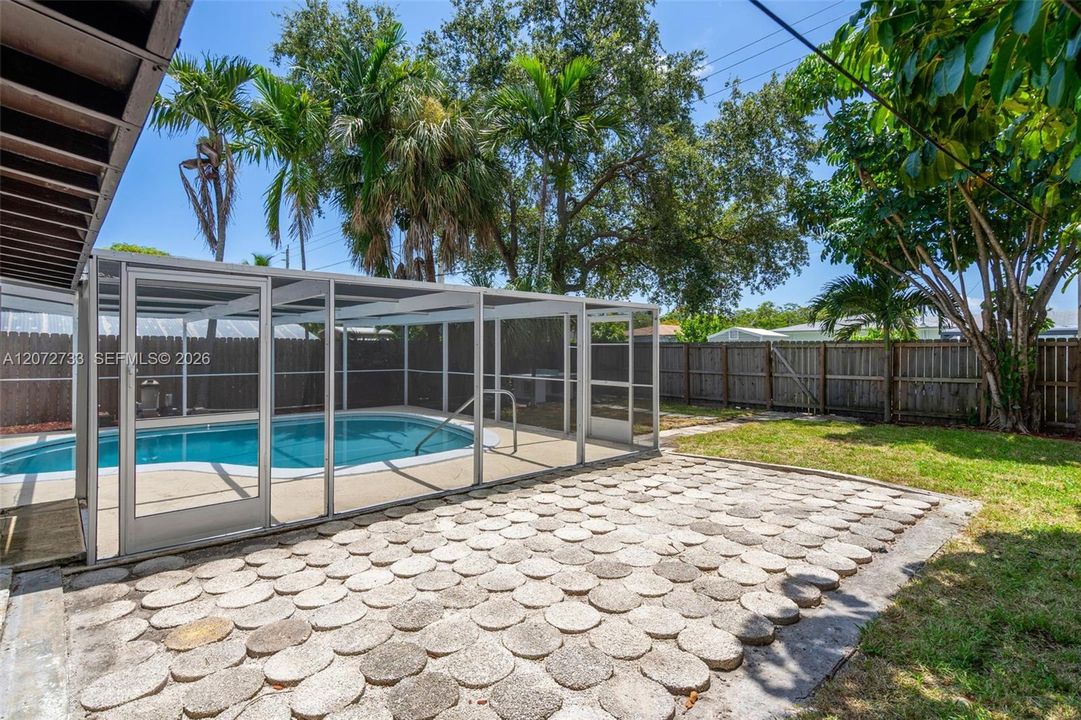 For Sale: $650,000 (3 beds, 2 baths, 1136 Square Feet)