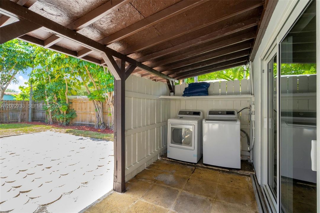 For Sale: $650,000 (3 beds, 2 baths, 1136 Square Feet)