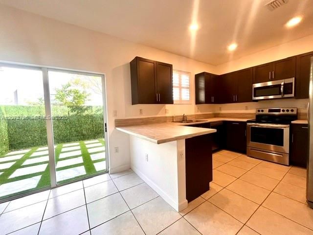 En Venta: $326,000 (3 camas, 2 baños, 1442 Pies cuadrados)