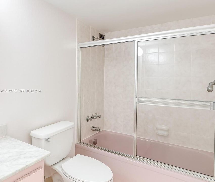 В аренду: $2,400 (0 спален, 0 ванн, 1300 Квадратных фут)