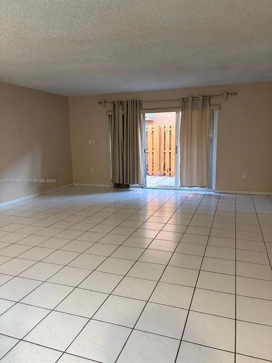Active With Contract: $2,200 (2 beds, 2 baths, 1090 Square Feet)