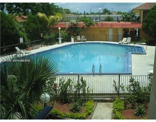 Active With Contract: $2,200 (2 beds, 2 baths, 1090 Square Feet)