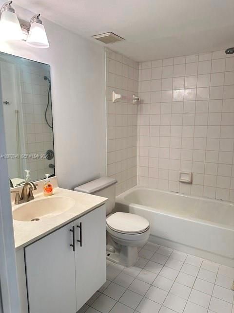 Active With Contract: $2,200 (2 beds, 2 baths, 1090 Square Feet)