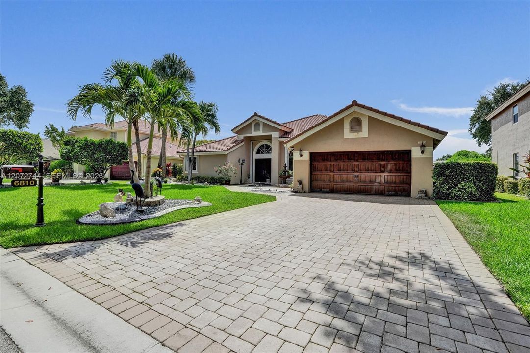 For Sale: $943,800 (4 beds, 3 baths, 2619 Square Feet)