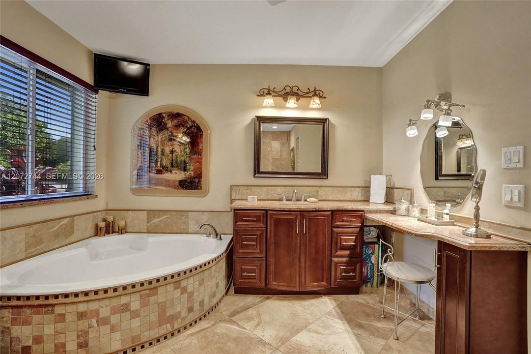For Sale: $943,800 (4 beds, 3 baths, 2619 Square Feet)