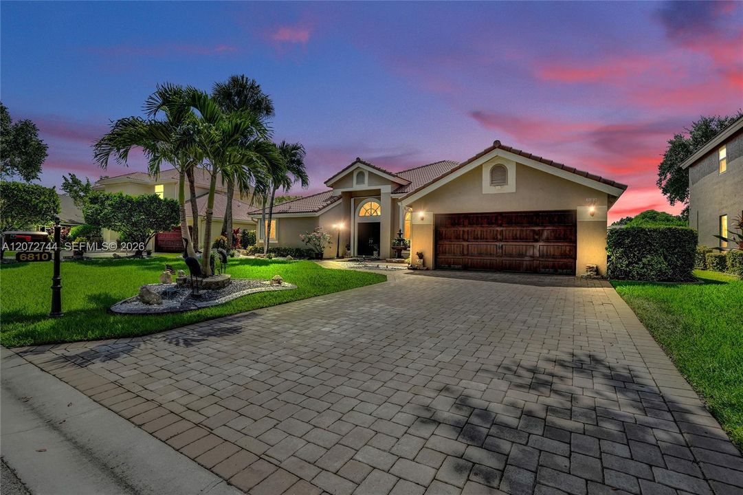 For Sale: $943,800 (4 beds, 3 baths, 2619 Square Feet)