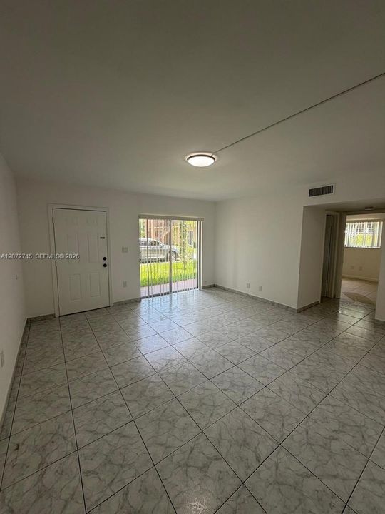 For Rent: $2,250 (2 beds, 2 baths, 987 Square Feet)