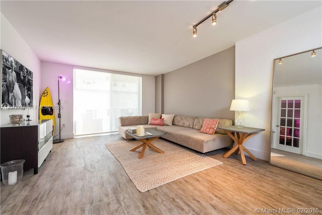 For Rent: $3,200 (1 beds, 1 baths, 659 Square Feet)