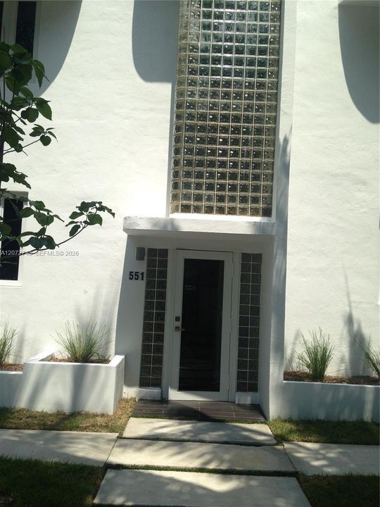 For Rent: $2,100 (1 beds, 1 baths, 521 Square Feet)