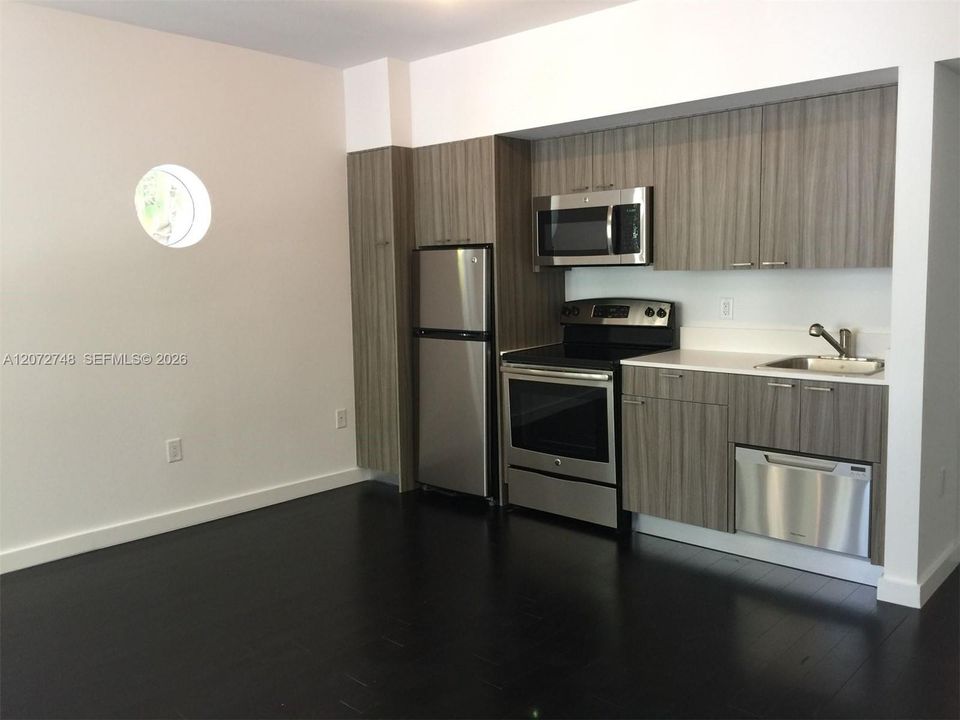 For Rent: $2,100 (1 beds, 1 baths, 521 Square Feet)