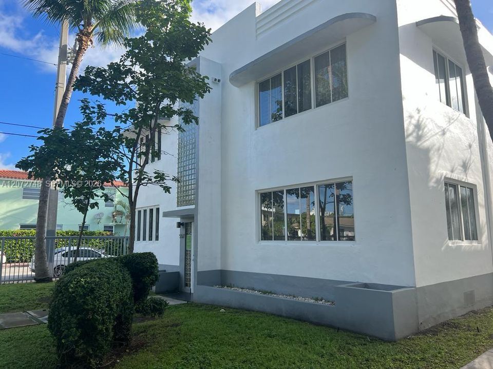 For Rent: $2,100 (1 beds, 1 baths, 521 Square Feet)