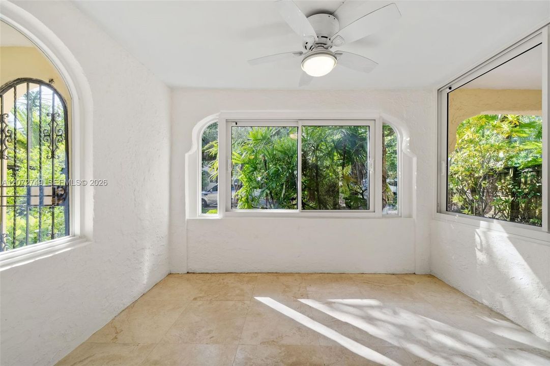 En Renta: $8,500 (4 camas, 3 baños, 2103 Pies cuadrados)
