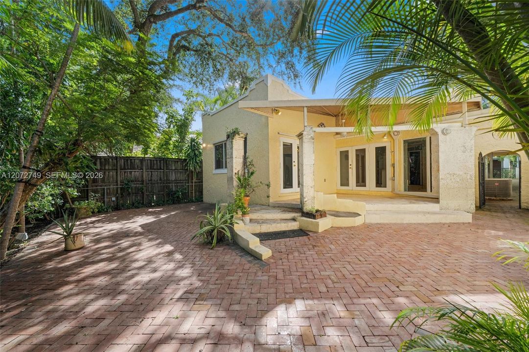 En Renta: $8,500 (4 camas, 3 baños, 2103 Pies cuadrados)