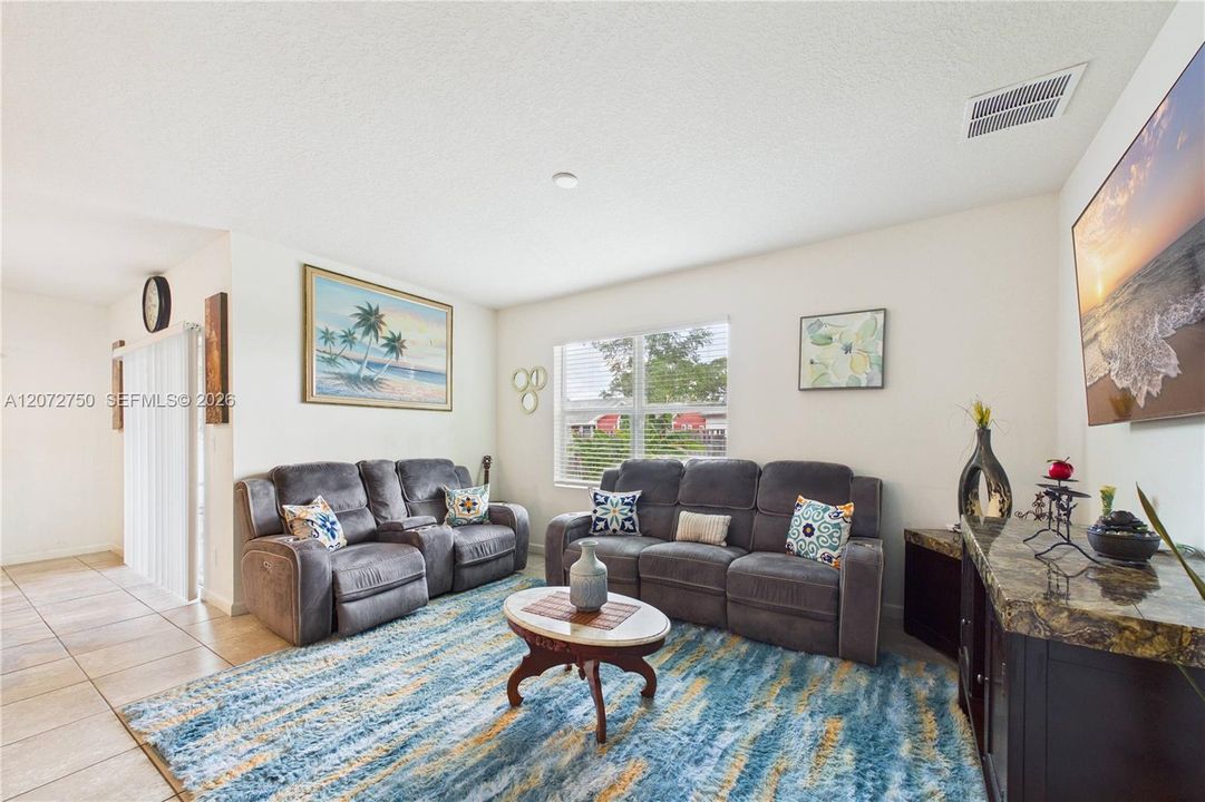 En Venta: $399,999 (4 camas, 2 baños, 1827 Pies cuadrados)