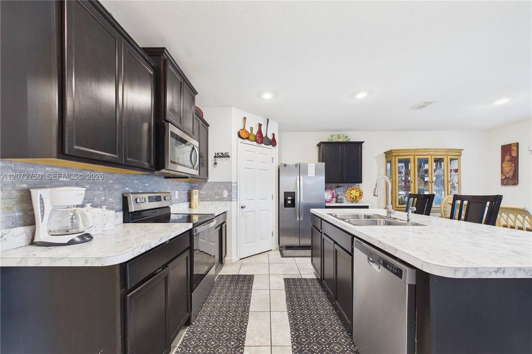 En Venta: $399,999 (4 camas, 2 baños, 1827 Pies cuadrados)
