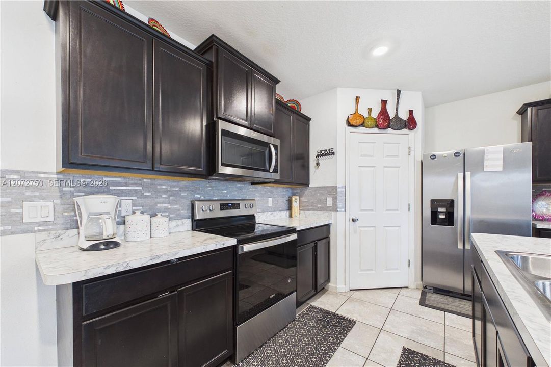 En Venta: $399,999 (4 camas, 2 baños, 1827 Pies cuadrados)