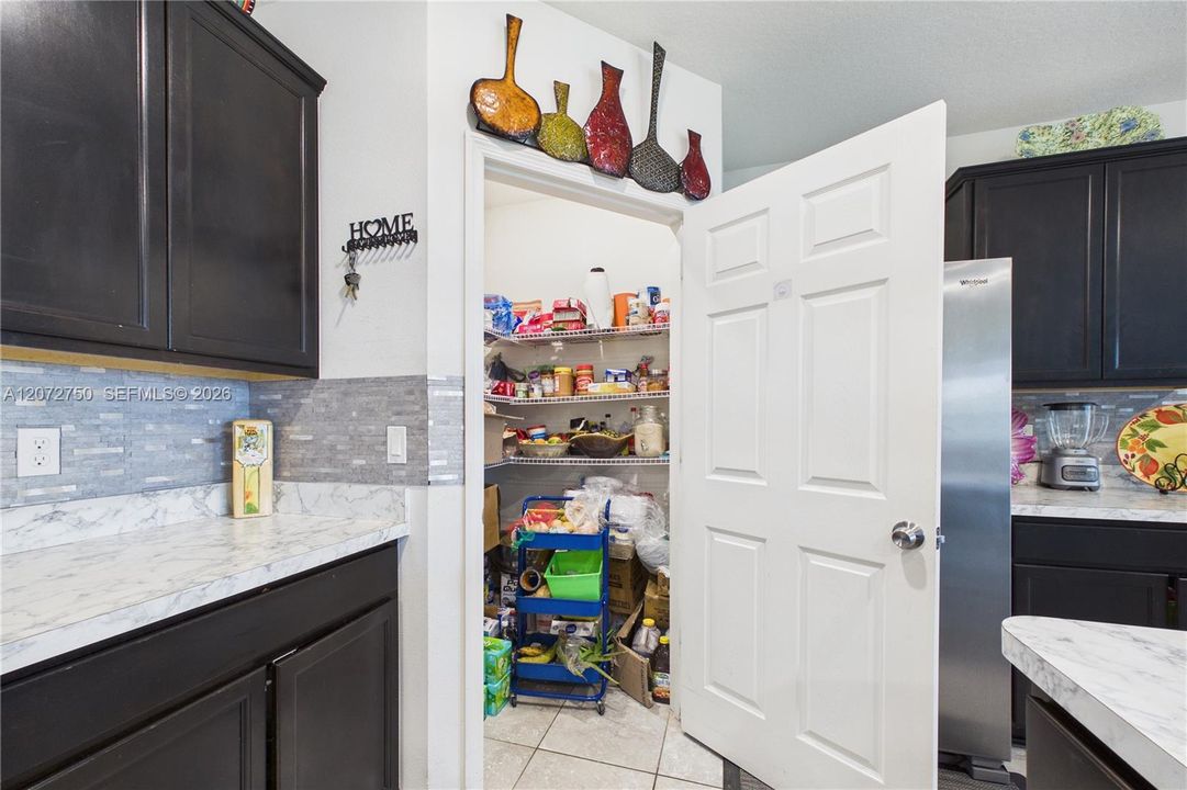 En Venta: $399,999 (4 camas, 2 baños, 1827 Pies cuadrados)
