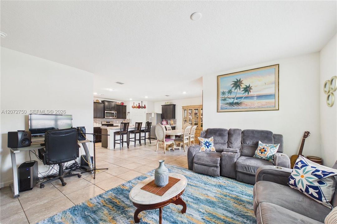 En Venta: $399,999 (4 camas, 2 baños, 1827 Pies cuadrados)