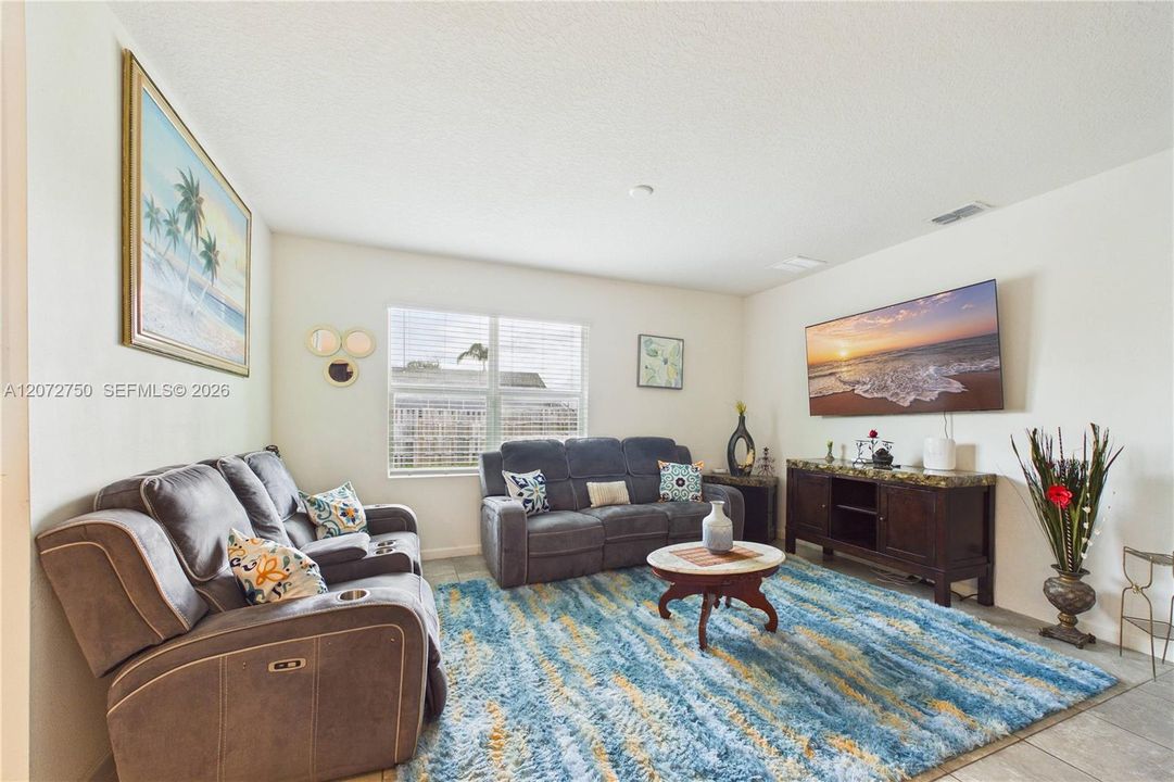 En Venta: $399,999 (4 camas, 2 baños, 1827 Pies cuadrados)