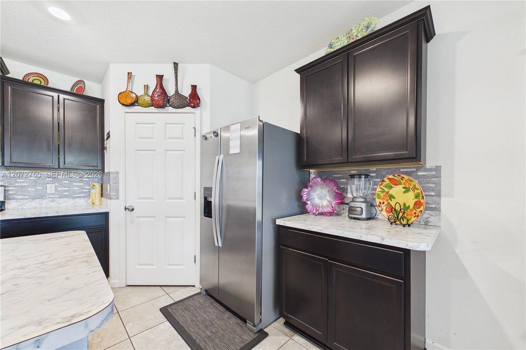 En Venta: $399,999 (4 camas, 2 baños, 1827 Pies cuadrados)