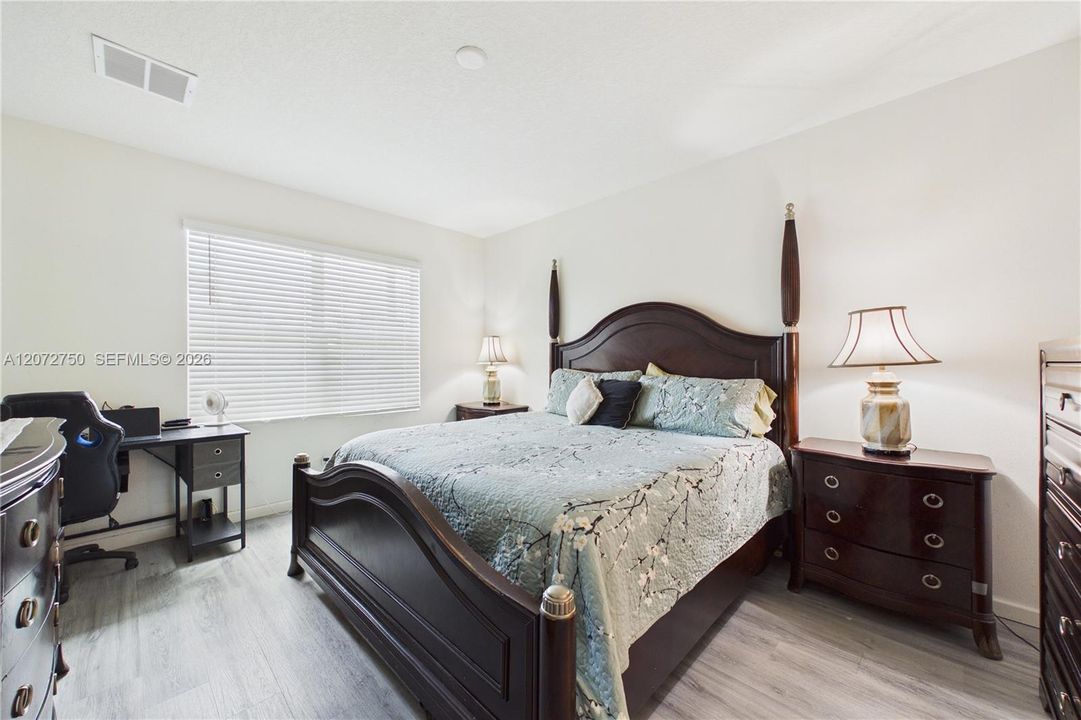 En Venta: $399,999 (4 camas, 2 baños, 1827 Pies cuadrados)