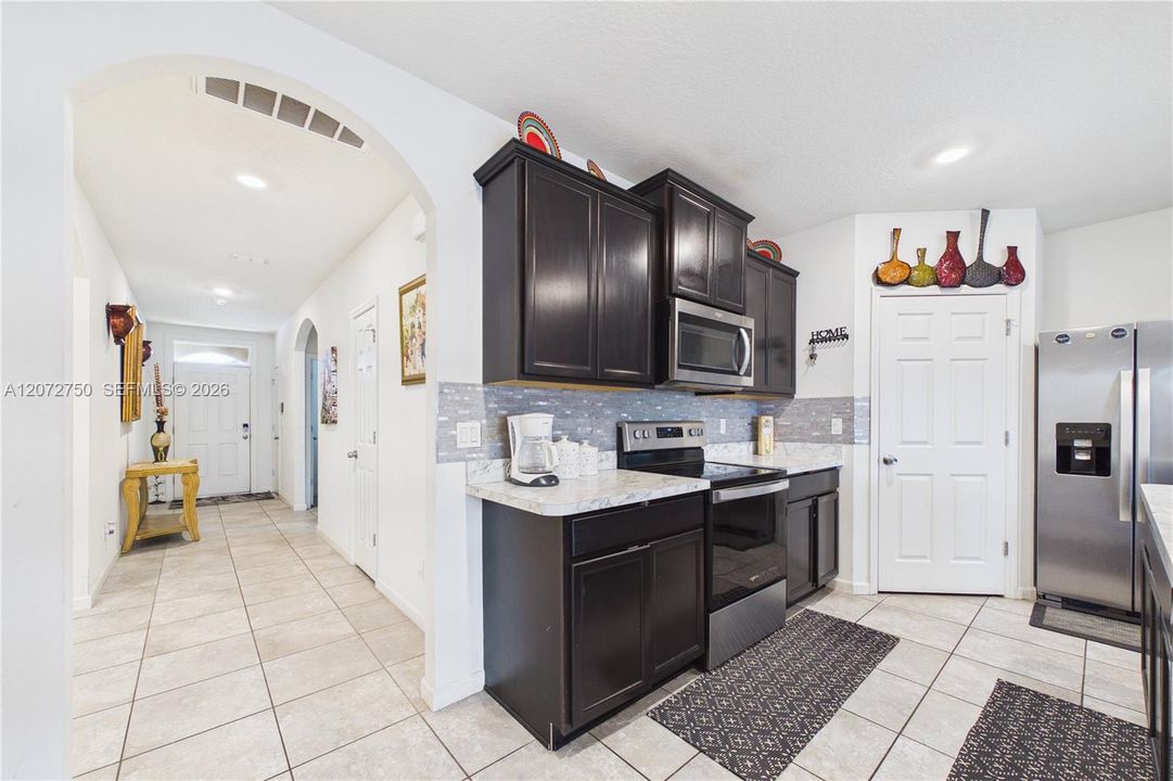 En Venta: $399,999 (4 camas, 2 baños, 1827 Pies cuadrados)