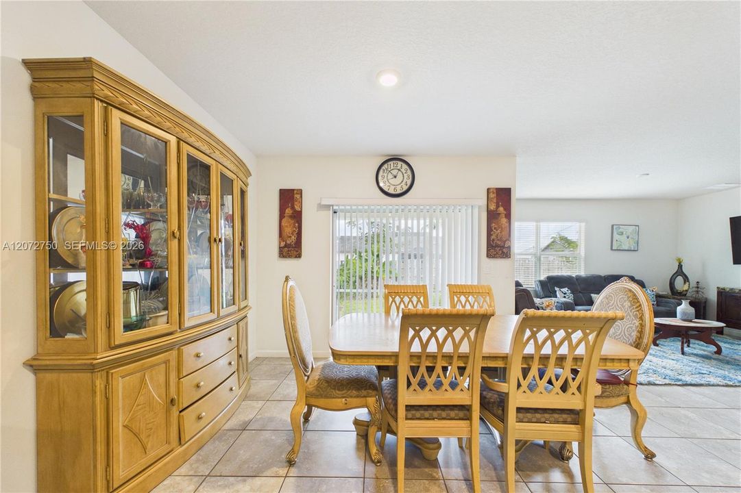 En Venta: $399,999 (4 camas, 2 baños, 1827 Pies cuadrados)