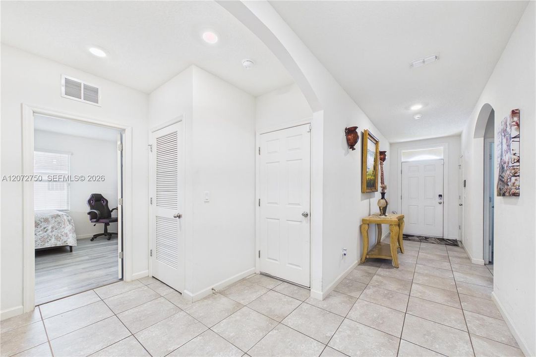 En Venta: $399,999 (4 camas, 2 baños, 1827 Pies cuadrados)