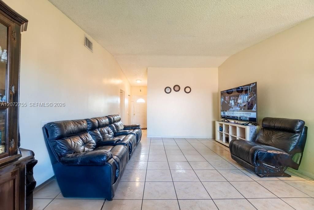 For Sale: $392,000 (3 beds, 2 baths, 1240 Square Feet)