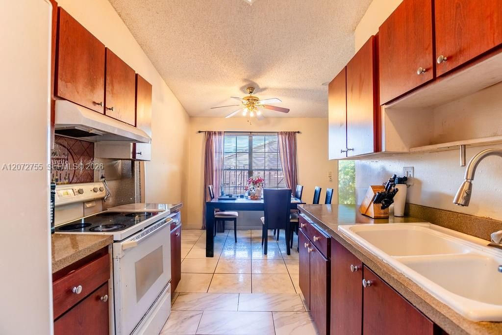 For Sale: $392,000 (3 beds, 2 baths, 1240 Square Feet)